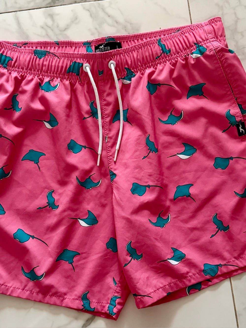Hollister Men's Pink Manta Ray Print Swim Trunks Sz L